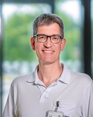 Dr. med. Philipp Teschner, FA für Anästhesiologie, Zusatzbezeichnung Intensivmedizin, Zusatzbezeichnung Notfallmedizin, Leitender Notarzt, stv. OP-Koordinato
