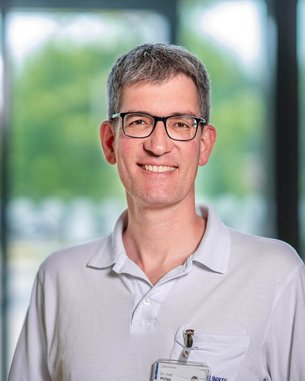 Dr. med. Philipp Teschner, FA für Anästhesiologie, Zusatzbezeichnung Intensivmedizin, Zusatzbezeichnung Notfallmedizin, Leitender Notarzt, stv. OP-Koordinato