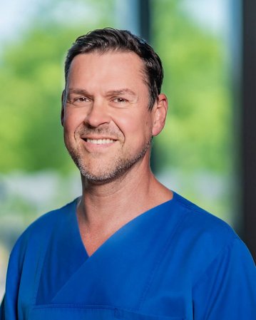Dr. med. Christian König, FA für Anästhesiologie, Zusatzbezeichnung Intensivmedizin, Zusatzbezeichnung Notfallmedizin, Leitender Notarzt, PJ Beauftragter