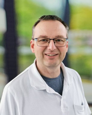 Dr. Christian Schmidt ist Facharzt für Anästhesie und Intensivmedizin mit der Zusatzbezeichnung Infektiologie am SRH Wald-Klinikum Gera.