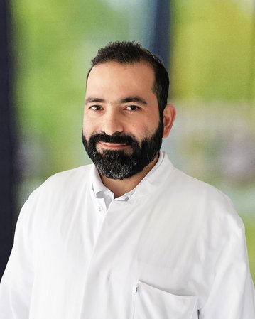 Anas Al Khoubi ist Assistenarzt in der Notfallmedizin