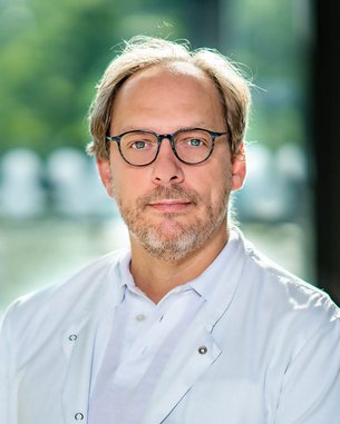 Dr. med. Philipp Petzel, FA für Anästhesiologie,  Zusatzbezeichnung Notfallmedizin, MPG Beauftragter