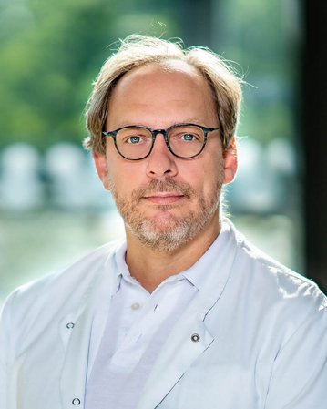 Dr. med. Philipp Petzel, FA für Anästhesiologie,  Zusatzbezeichnung Notfallmedizin, MPG Beauftragter